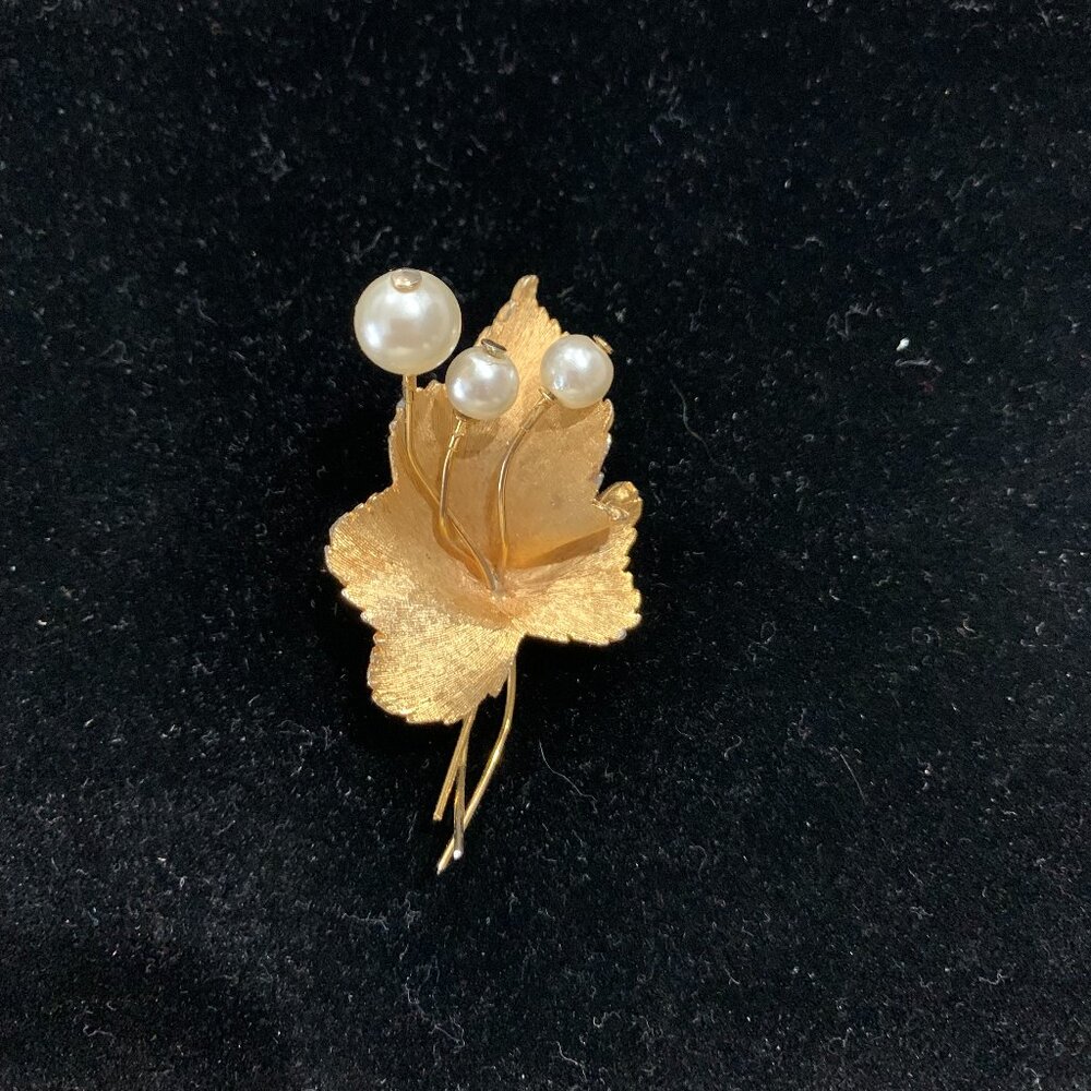 Gold Colored Lapel Pin with Faux Pearls